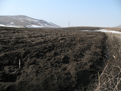 How do I Plow a Garden With a Truck?
