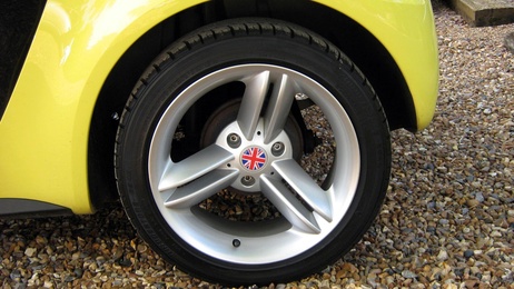 How to Remove the Wheel Caps on a Hyundai Genesis