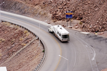 How to Determine the Hitch Size for a Fifth Wheel Trailer