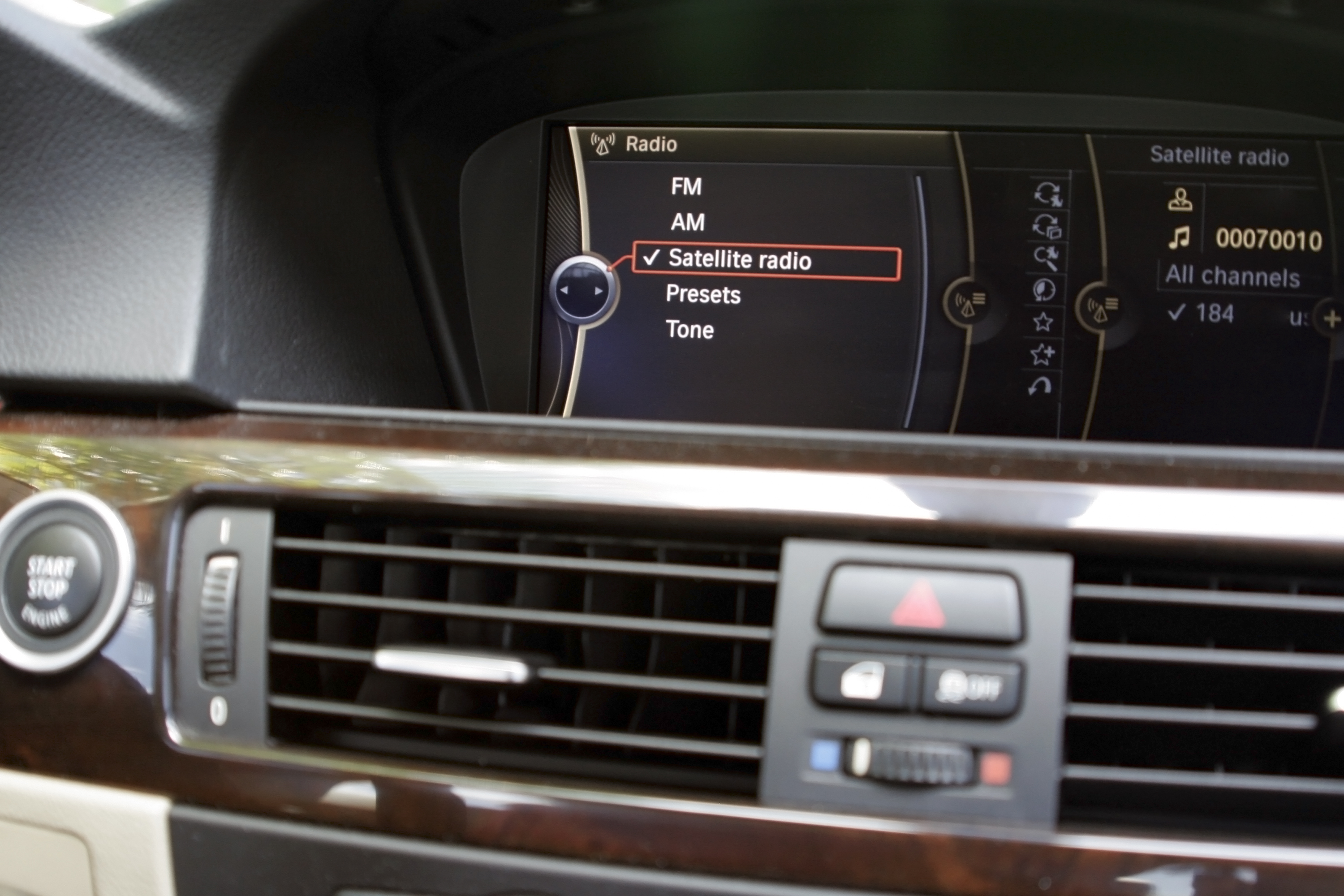 How to Activate Satellite Radio in a Ford (with Pictures)