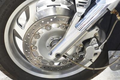 Chrome Wheels Vs. Polished Aluminum (with Pictures)