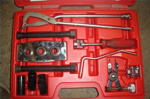 How to Use a Disc Brake Caliper Tool Set