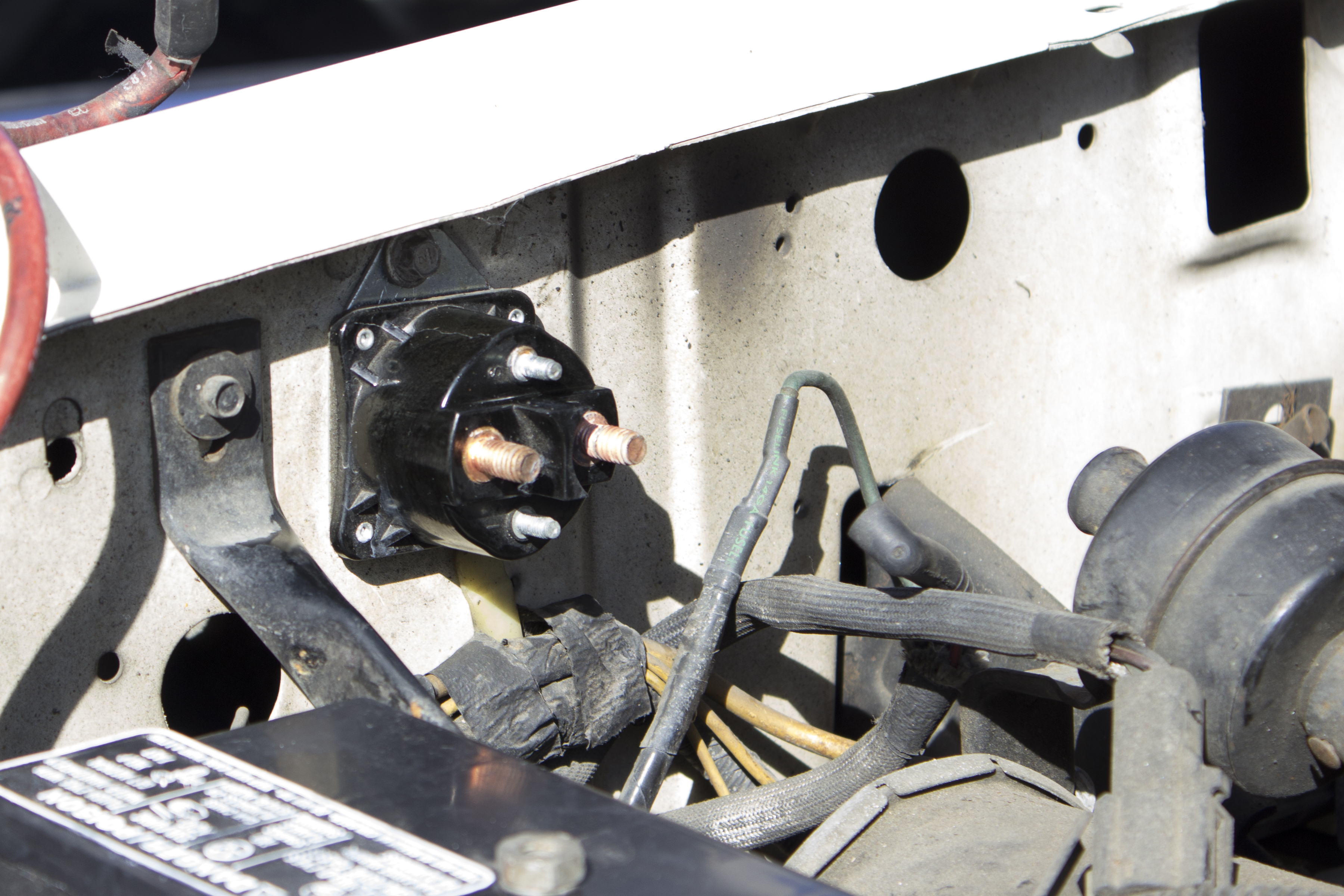 How to Wire a Ford Solenoid (with Pictures)