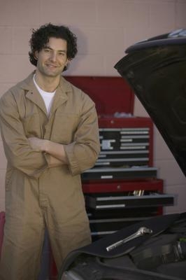 How to Reset the Fuel Pump on a 1999 Ford Taurus