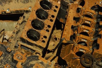 Causes of Coolant Leaking From the Engine Manifold