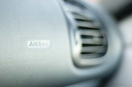 How to Troubleshoot a Nissan Xterra Air Bag Light
