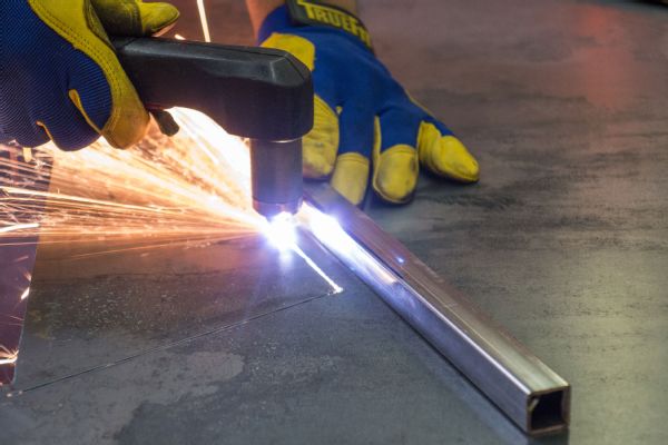 Straight Edge For Plasma Cutter Photo 127809395