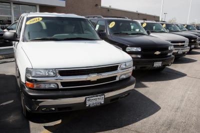 What Color Is the Intake Air Sensor Wire on a 2002 Chevy Tahoe?