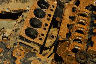 How to Remove Scratches on an Aluminum Cylinder Head