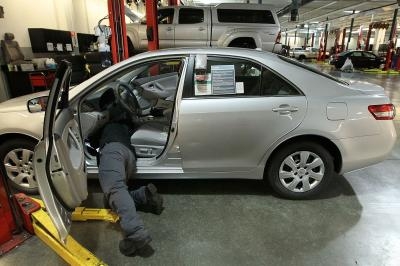 Installation Instructions for the Alternator Belt on a 1995 Toyota Corolla