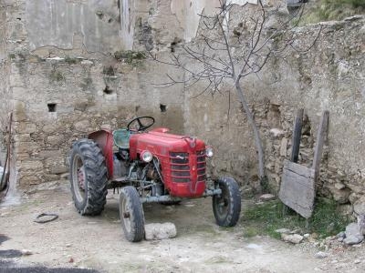 How to Remove the Starter From a Ford 8N