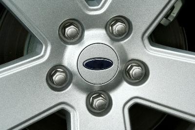 What Are the Torque Specifications for a Hub & Bearing Assembly on a 2001 Impala?