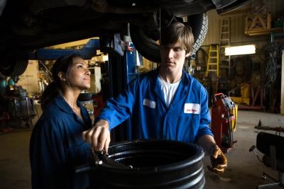 How to Change the Oil in a 2007 Cobalt