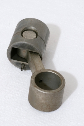 How to Remove Pistons From Connecting Rods