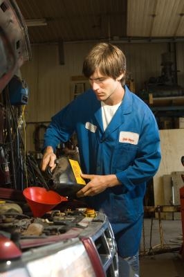 How to Change the Oil in a 2007 Ford Fusion
