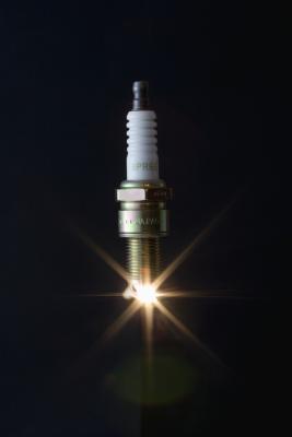 Location of Spark Plugs in a 2000 Lincoln Continental