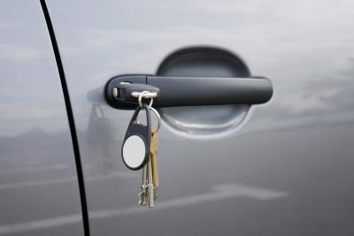 How to Unlock a Ford Escape With a Dead Battery