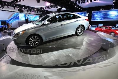 How to Replace a Sun Visor in a Hyundai Sonata