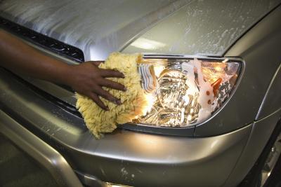How to Replace the Headlight Bulb in a Ford Windstar