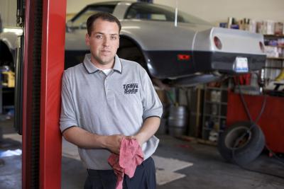 How to Check the Fuel Pressure on a 1995 Camry