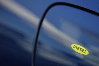 How to Drain a Ford F-250 Gas Tank
