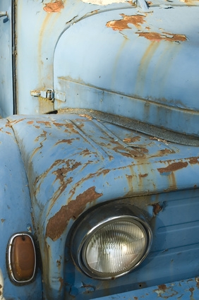 How to Paint a Car With Tractor Paint