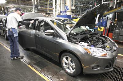 How to Repair a Ford Focus Mirror