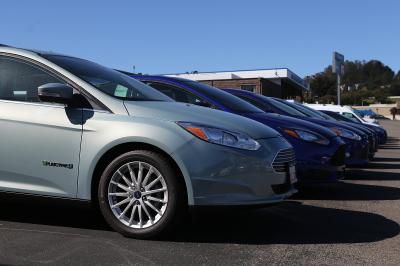How to Remove a Ford Focus Rear Cargo Panel