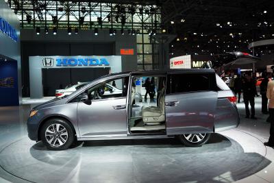 How to Replace the Rear Hub Bearings on a Honda Odyssey