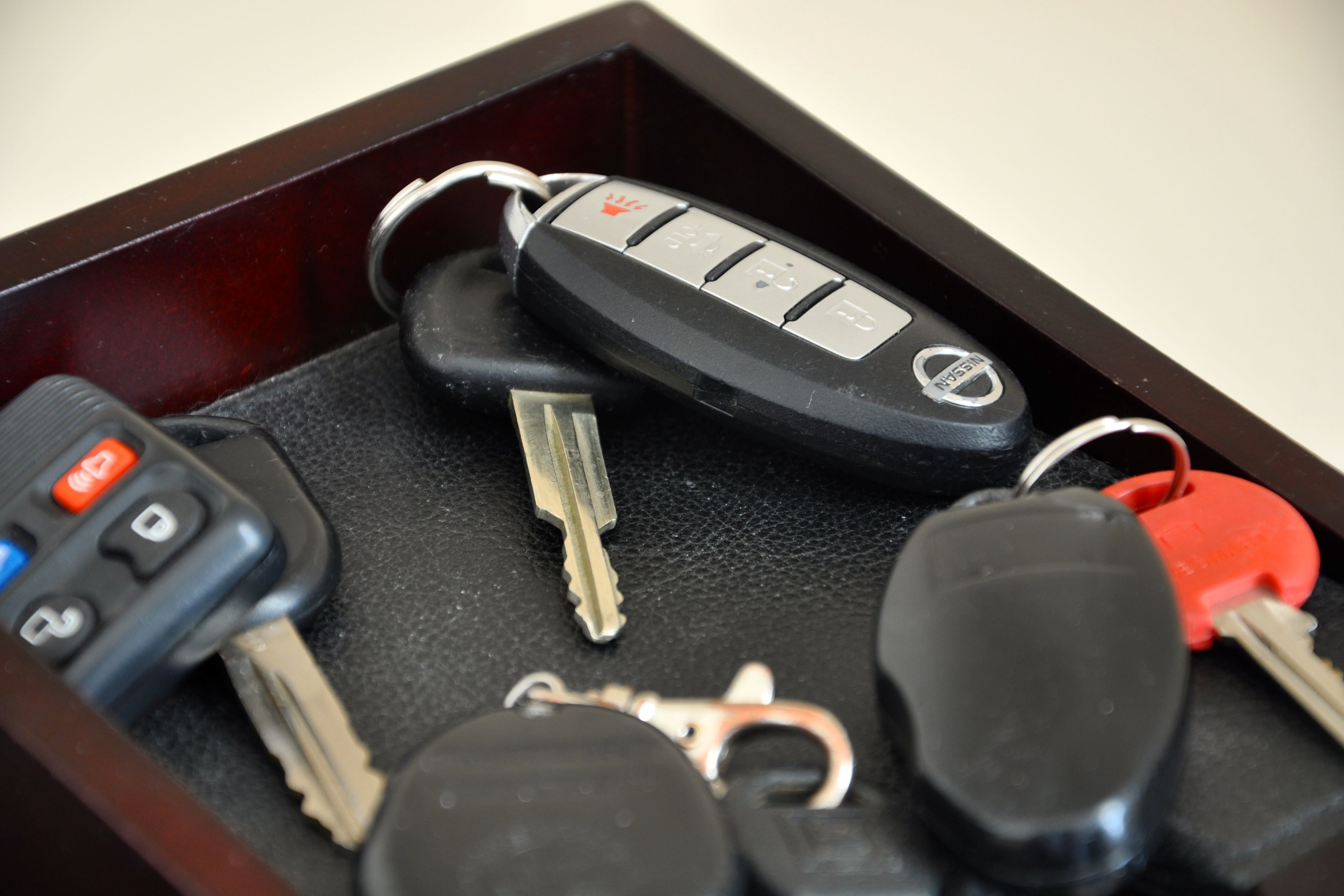 How to Program a Nissan Remote Control (with Pictures)