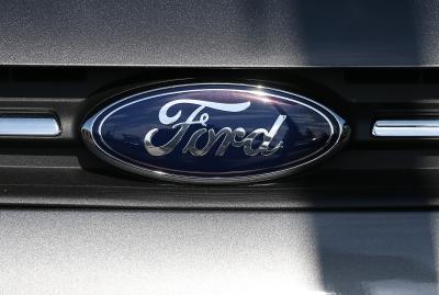 How to Remove the Air Bag on a Ford Taurus