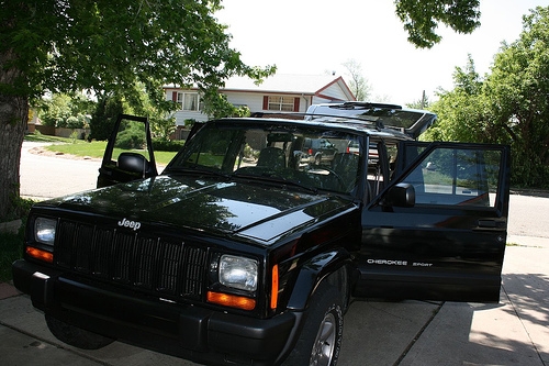How to Fix the Window Switch on a Jeep Cherokee Sport