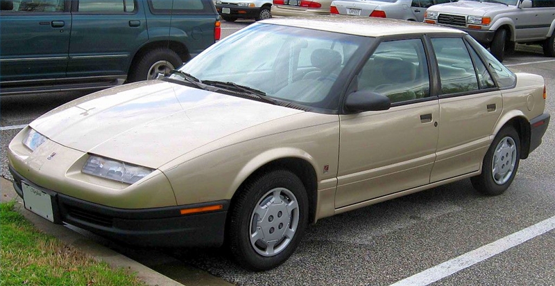 How to Replace an Alternator on a Saturn SL1