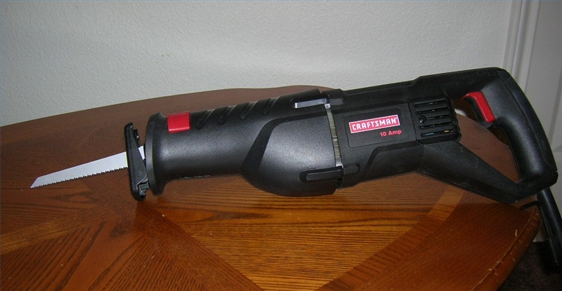 How to Cut Through Windshield Urethane With a Sawzall