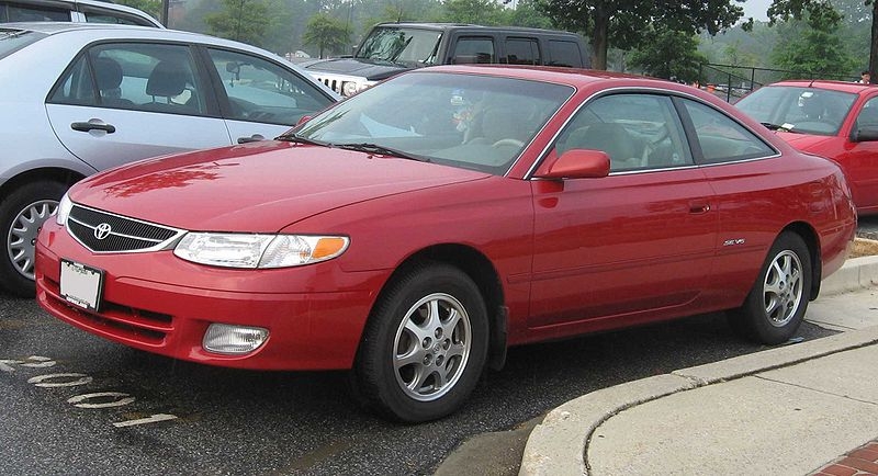 How to Remove the Door Panel Trim From a 2001 Toyota Solara