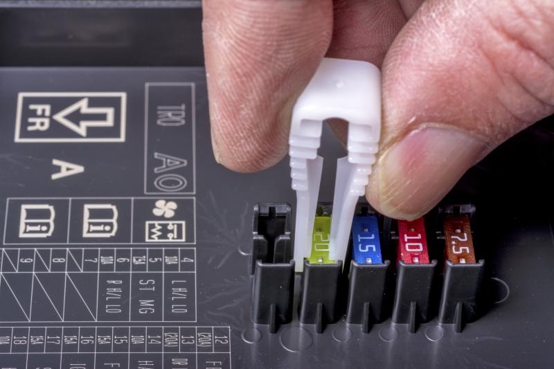 How to Replace the Fuses in a Pontiac Grand Prix