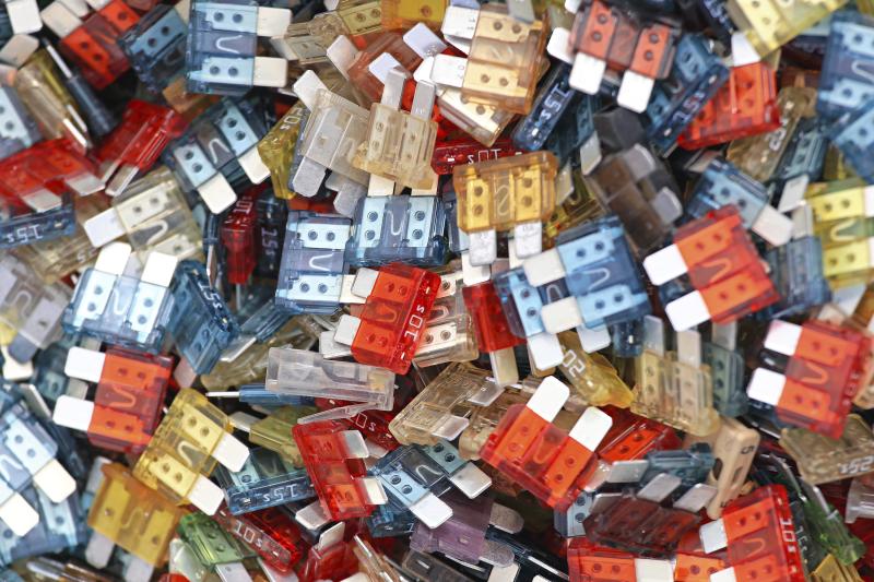 How to Replace the Fuses in a Mercury Cougar