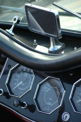 How to Manually Reset the Service Engine Light in a BMW 3 Series