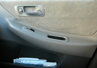 How to Remove the Inside Door Panel From a 2002 Oldsmobile Alero