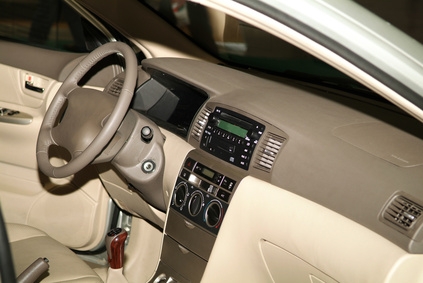 How to Remove Dashboard Panel on a 2000 Mercury Marquis