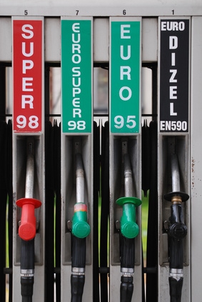 Differences Between a Lift Pump & a Fuel Pump