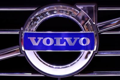 How to Disconnect a Volvo Car Battery