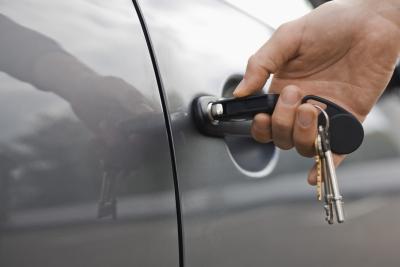 How to Order a Replacement Car Key (with Pictures)