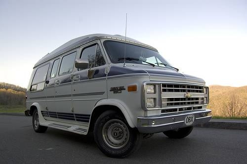How to Remove a Chevy Van Engine