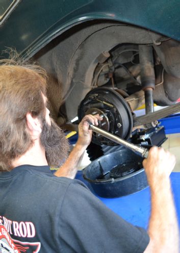 1971 Dodge Dart Torquing Down Retaining Nuts