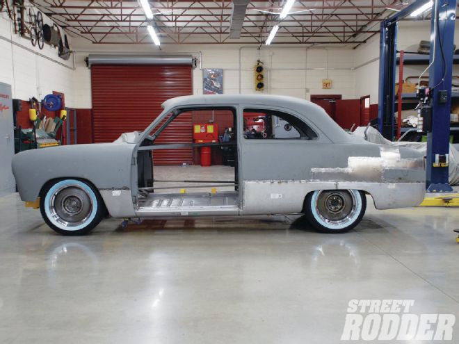 01 1951 Ford Sedan Lower Body Channeling