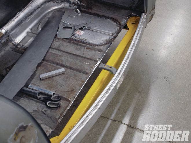 25 1951 Ford Sedan Lowering Rear Trunk Floor