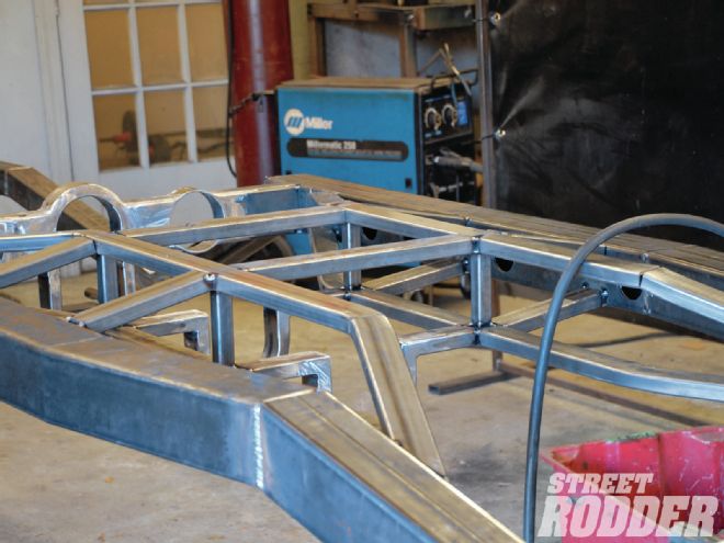 22 1951 Ford Chassis Fabrication Lower X Member