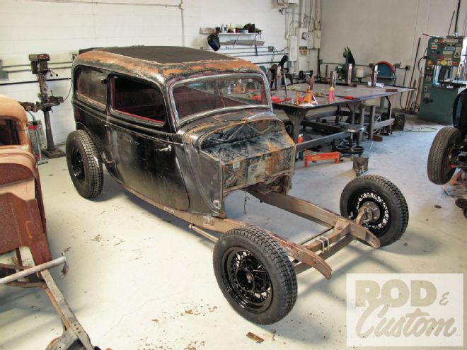 1301rc 18 O+1933 Ford Tudor Sedan Project+frame