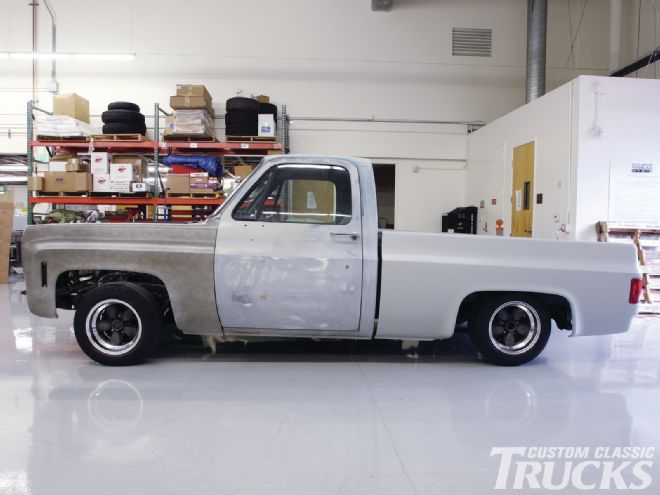 1107cct 02 O +lowering A 1973 1987 Chevrolet Truck+side